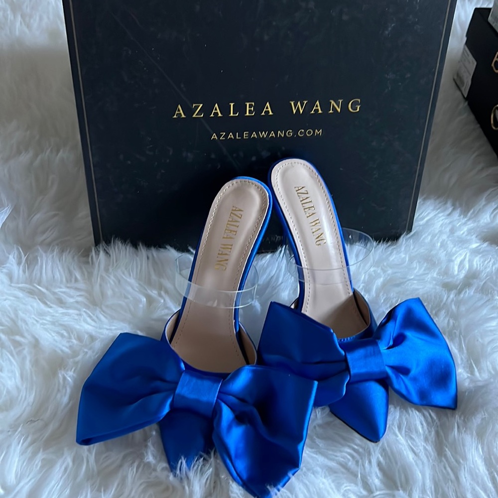 BLUE BOW Azalea Wang size 8 never worn, slim fit!